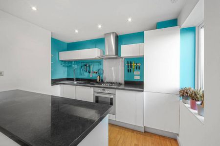 2 bedroom penthouse to rent - Photo 4