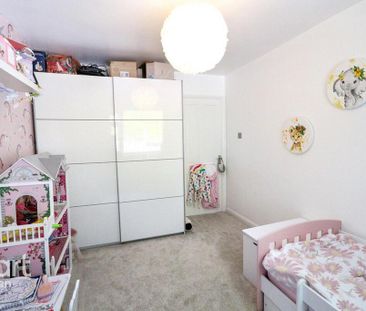4 bedroom detached house to rent - Photo 4