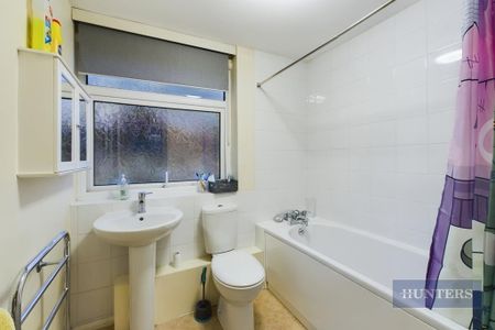 4 bedroom terraced house to rent - Photo 5