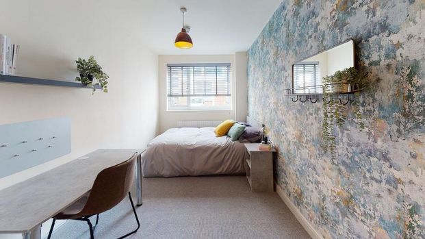 4 bedroom flat to rent - Photo 1