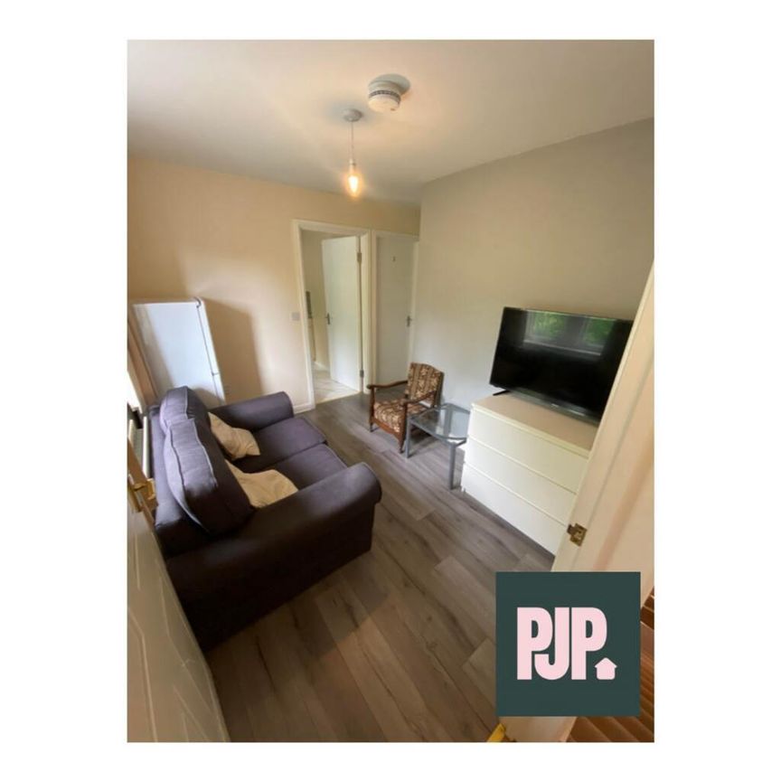 4 bedroom flat share to rent - Photo 1