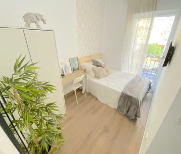 Avenida de Ramón y Cajal, Sevilla, Andalusia 41005 - Photo 6