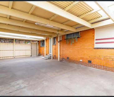 3 BEDROOM HOME IN GREAT LOCATION - Photo 6