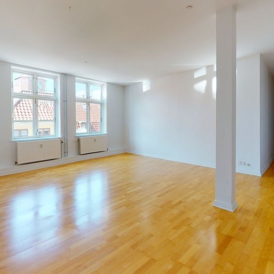 Centralt beliggende lejlighed i Aalborg med gode faciliteter - Photo 1