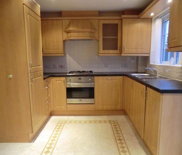 2 bedroom terraced house to rent - Photo 4