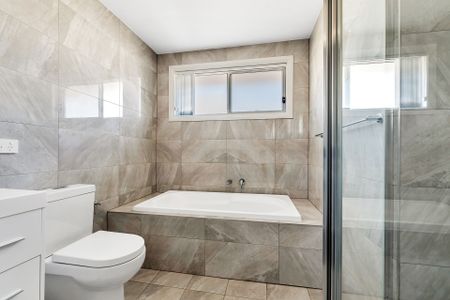 "BRAND NEW TOWNHOUSE - NEXT TO TRAIN STATION" - Photo 5