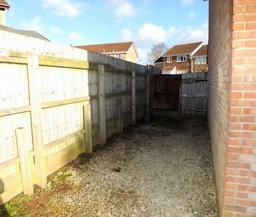 2 bedroom end of terrace house to rent - Photo 2