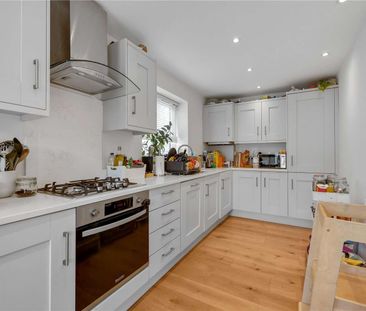 A recently refurbished three bedroom end of terrace family home in ... - Photo 1