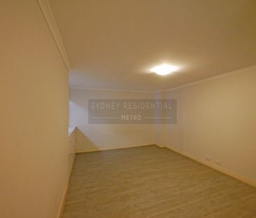 Oversize freshly painted 1 Bedroom Apartment - Axis Apartment - Photo 5