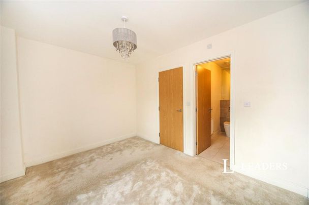 4 bedroom semi-detached house to rent - Photo 1