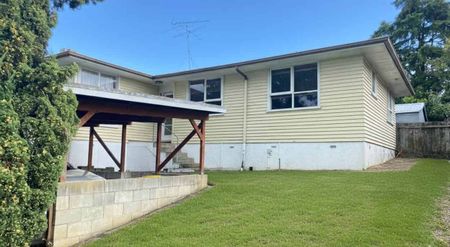 Three bedroom house in Pakuranga - Photo 2