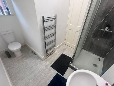 4 bedroom flat to rent - Photo 5