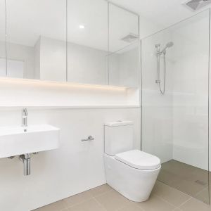 Architecturally-designed luxury townhouse with a peaceful, leafy outlook - Photo 2