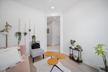 275 Ironside Drive #Upper - Photo 2