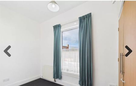 3 Bed Semi-Detached House, Latham Road, CV5 - Photo 2