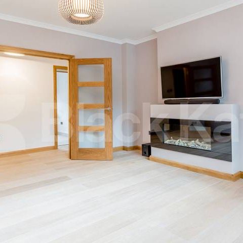 2 Bedroom, 1 bath, 1 reception Flat - Photo 1