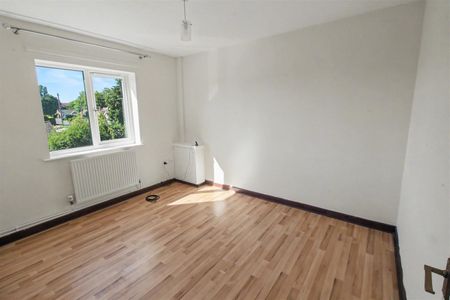2 Bedroom Flat / Apartment to let - Photo 2