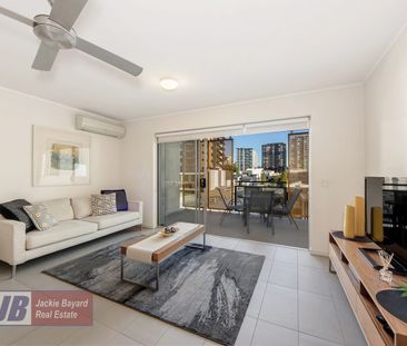 CONVENIENT LOCATION FURNISHED 1 BEDROOM - Photo 1