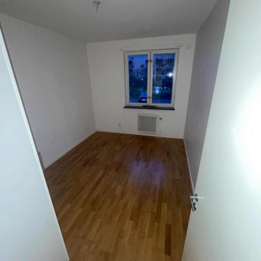 Heljestrandsgatan, Eskilstuna - Photo 1