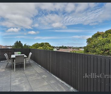 Modern Town Residence in the Heart of Bentleigh East - Photo 4