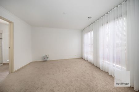 Spacious 3-Bedroom Family Home in a Prime Location! - Photo 3