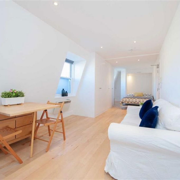 Studio to rent - Photo 1