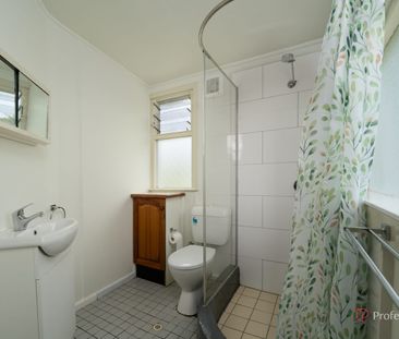 CHARMING COTTAGE AVAILABLE NOW! - Photo 4