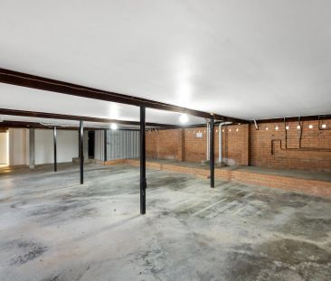 Spacious 2-Bedroom Unit in Prime Coorparoo Location - Photo 2