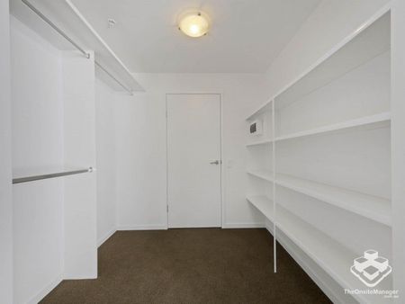 MILTON - HIGH FLOOR 1 BEDROOM 1 BATHROOM APARTMENT WITH 1 SECURE CAR PARK - JUST 2KM FROM THE CBD - Photo 4