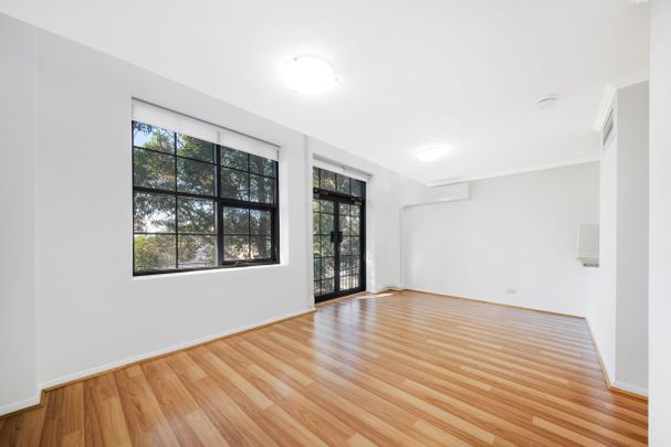 Dual-Level Boutique Loft Apartment - Photo 1