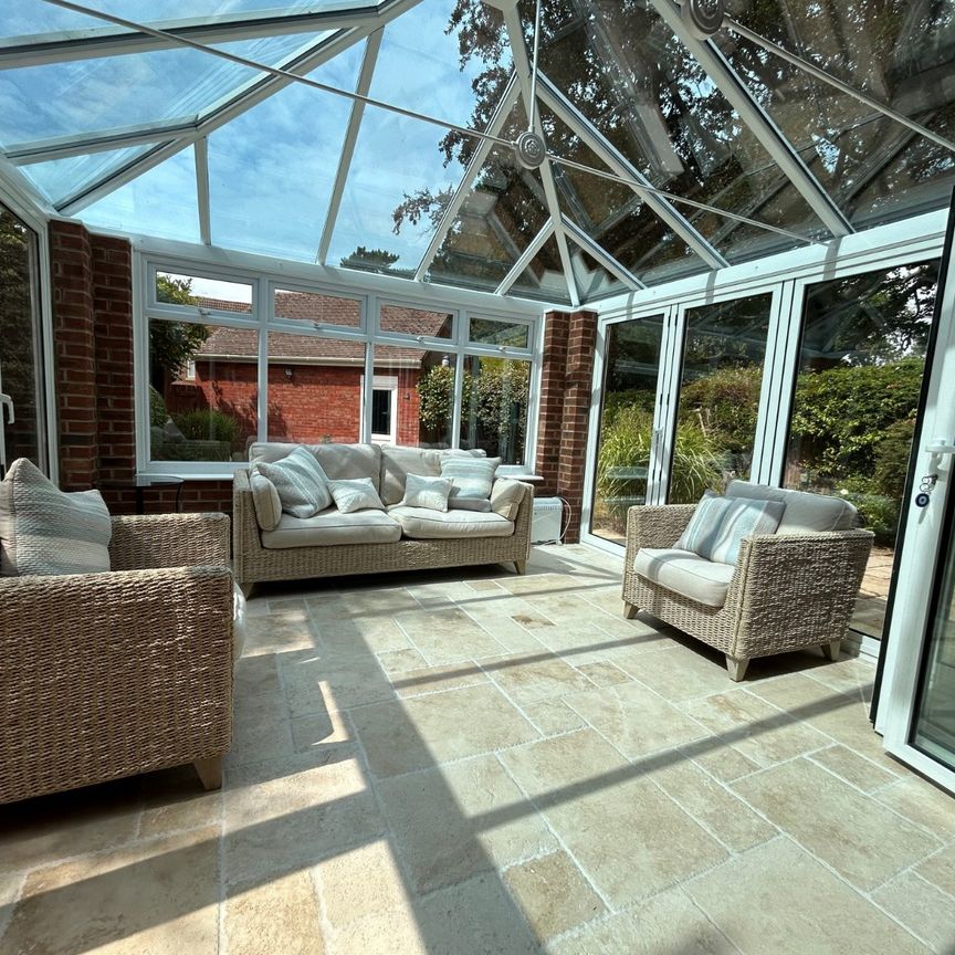 5 bedroom detached house to rent - Photo 1