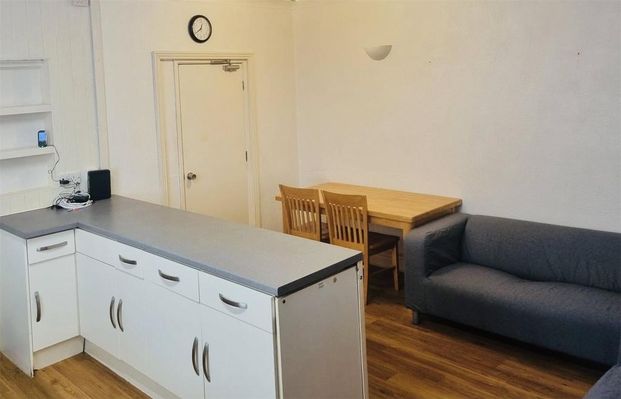 5 bedroom semi-detached house to rent - Photo 1