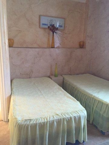 Four bedroom First Floor Flat on ilford Lane-3000 pcm - Photo 3