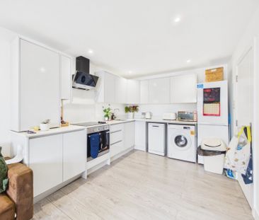 Station Crescent, Ashford, Surrey,TW15 - Photo 4