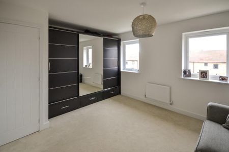 3 bedroom semi-detached house to rent - Photo 4