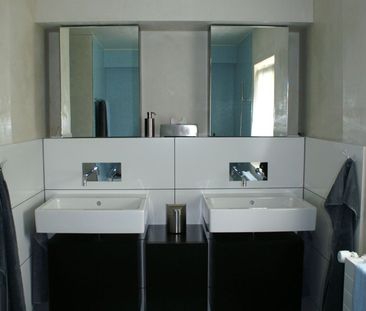 Renovated farmhouse with modern living comfort! - Photo 4