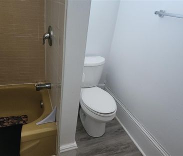 8 Aylmer Avenue apartment — Ottawa, ON (1-Bedroom) - 1 Bedroom - Photo 2