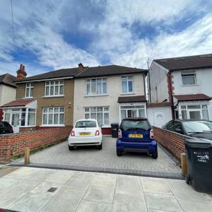 House share to rent - Photo 2