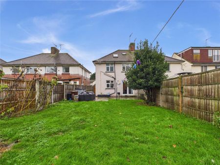 4 bedroom semi-detached house to rent - Photo 5