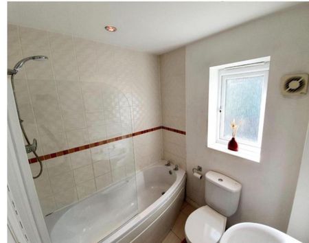 4 bedroom terraced house to rent - Photo 4