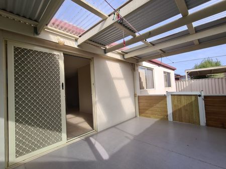 Ideal Family Home in Tarneit - Photo 2