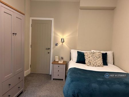 1 bedroom in a house share to rent - Photo 3