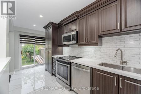 82 TWIN PINES CRESCENT - Photo 2