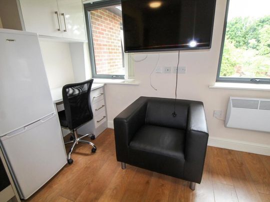 Studio to rent - Photo 1