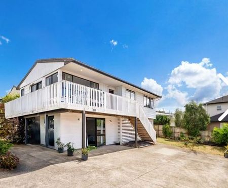 Fantastic Family Home " Ready to move - Photo 4
