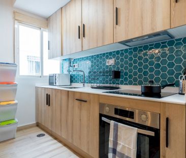 Precious room in Eduardo Marquina street - Photo 3