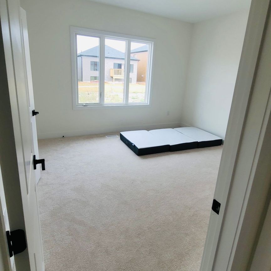 For Lease - 92 Creighton Drive Unit# Main, Loyalist, Ontario - Photo 1