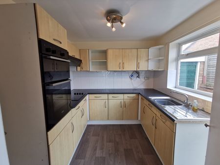 Two bedroom Bungalow - Photo 4