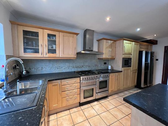 3 bedroom semi-detached house to rent - Photo 1