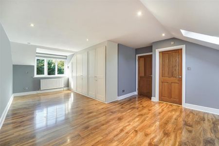 4 bedroom mews to rent - Photo 2